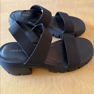 Madden Girl Chunky Heel 90s Classic • Size 8